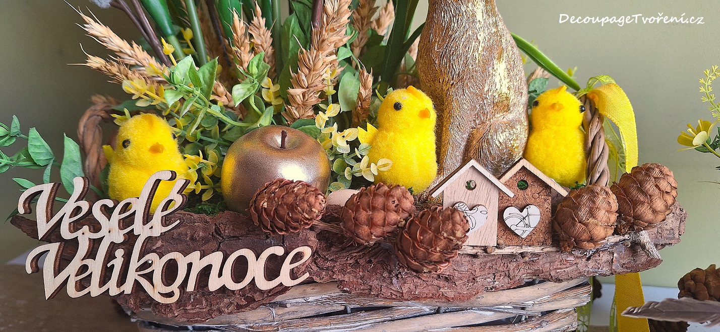 Veselé Velikonoce ve zlatém a žlutém odstínu. Na skříňku, stůl nebo parapet okna.
