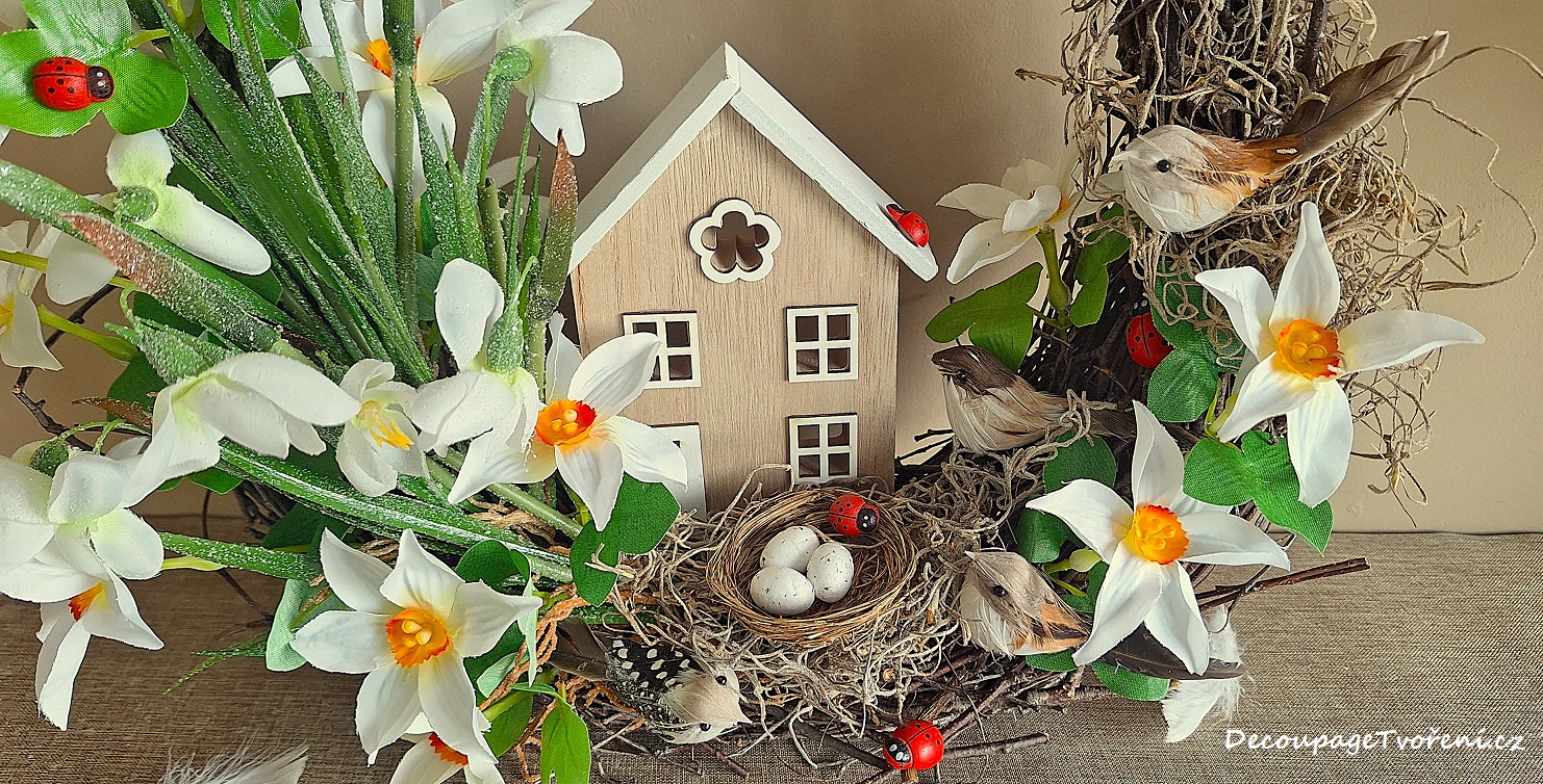 Jarní věnec (nejen) k zavěšení. Pozvěte si jaro domů už teď.