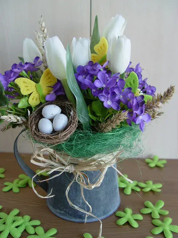 Hnízdo 5,5 cm s vejci, zápich