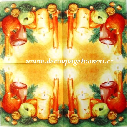 Svíčky s jablíčky v zátiší