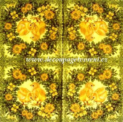 Kuřátka v květinách