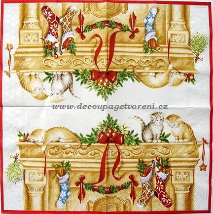 Kočky na vánočním krbu