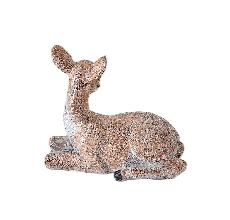 Srna sedící 7,5 cm zimní rezavá