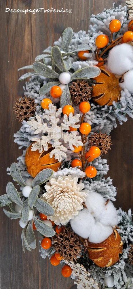 Věnec sníh 40 cm, pomeranče, bobule, jmelí 