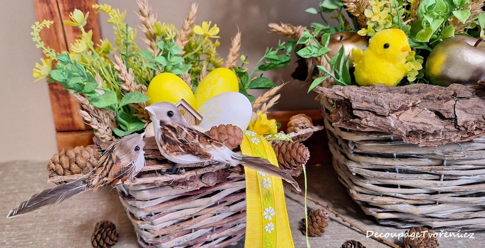 Vejce 6 cm závěs/malované bílá a žlutá, 6 ks