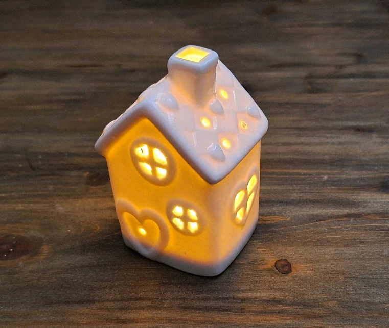 Svícen domek LED (srdce L) 10 cm