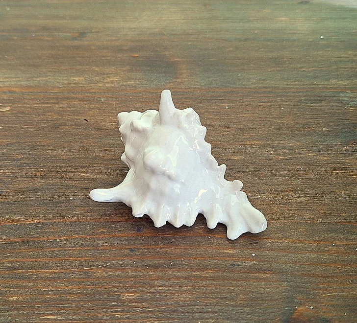 Mušle Murex bílá 8 cm (keramika)