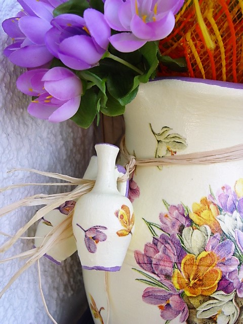 Amfóra 23 cm s mini amfórkami a krokusy