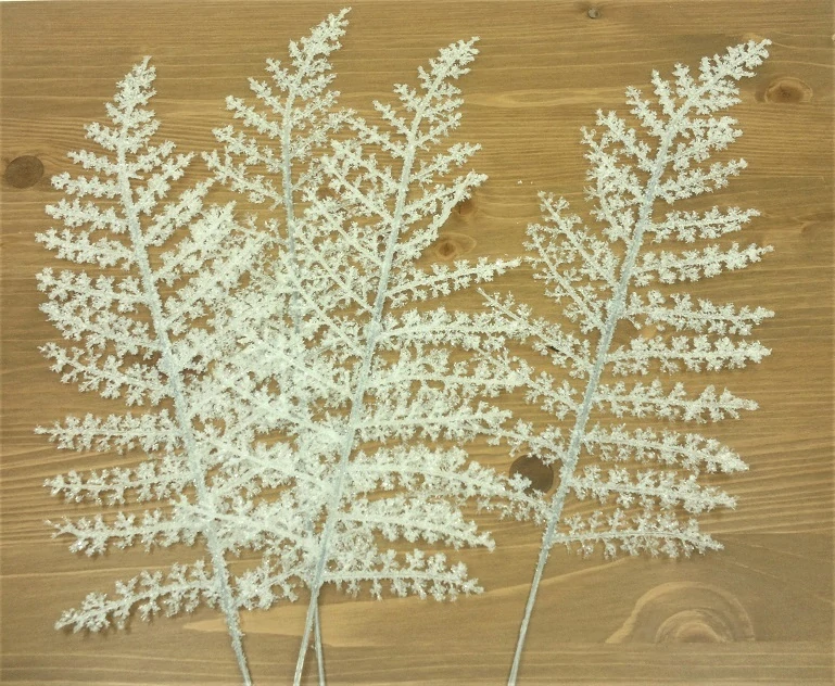 Kapradí 42 cm, bílá (zasněženo)