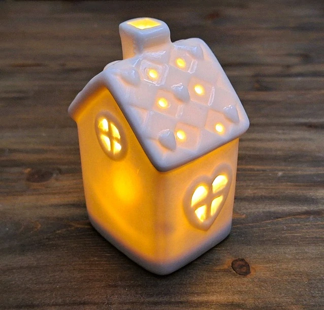 Svícen domek LED (srdce L) 10 cm