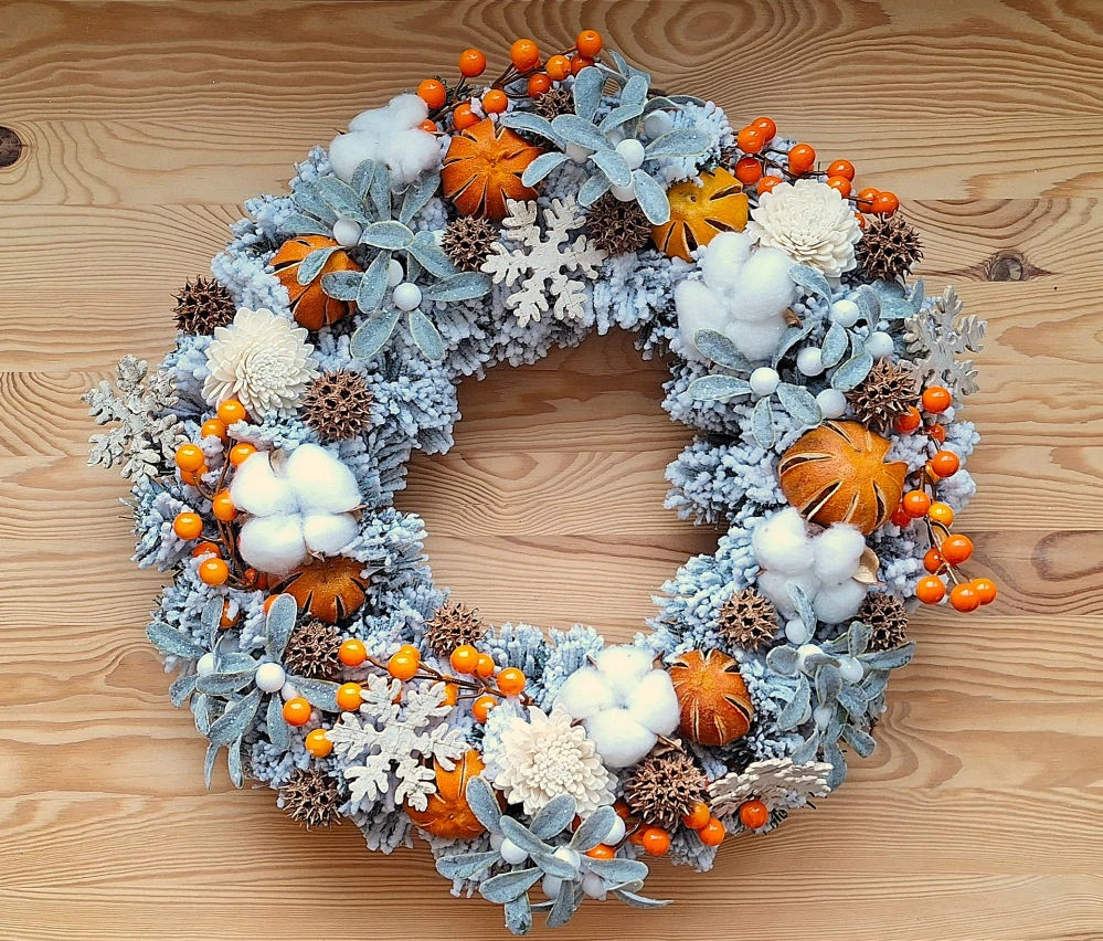 Věnec sníh 40 cm, pomeranče, bobule, jmelí 