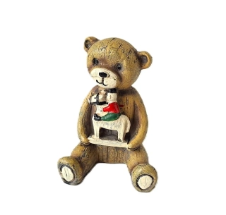 Medvídek s hračkou 8 cm, koník