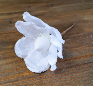 Čemeřice 15 cm třpytky, bílá